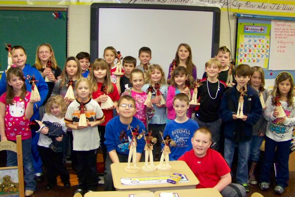 Dandridge Elementary, Ann Fox's Class crafting Corn Husk Dolls - Photo Submitted by Kirsten Mullins