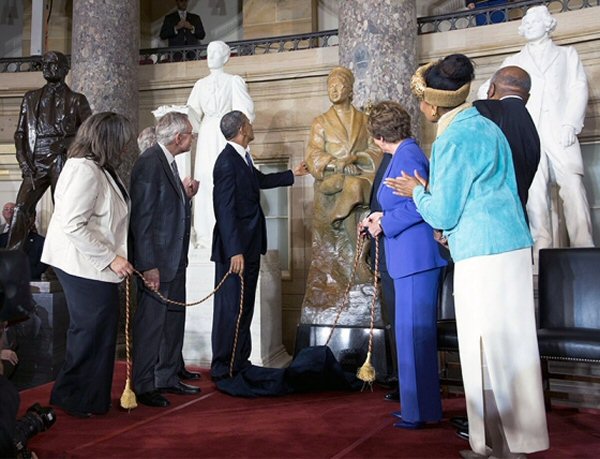 President Barack Obama touches the Rosa Parks statue after the unveiling during a ceremony in Statuary Hall at the U.S. Capitol in Washington, D.C., Feb. 27, 2013. Helping with the unveiling, were, from left: Sheila Keys, niece of Rosa Parks; Majority Leader Sen. Harry Reid, D-Nev.; House Speaker John Boehner, R-Ohio; House Minority Leader Rep. Nancy Pelosi, D-Calif.; Assistant Democratic Leader Rep. James Clyburn, D-S.C.; and Elaine Eason Keys. (Official White House Photo by Chuck Kennedy) 