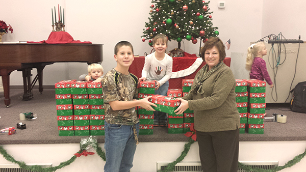 4-H Agent Sarah Vaden delivers Operation Christmas Child Shoe Boxes to New Market Baptist Church - Photo submitted