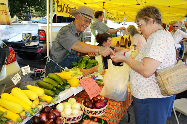 Farmers Market press release photo 05212014