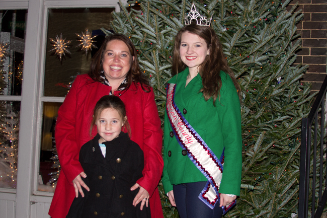 Town Administrator, Melissa Peagler (L), Daughter (Front) and Jefferson County Fairest of The Fair, Chloe Hubbard (R)Staff Photo by Jeff Depew