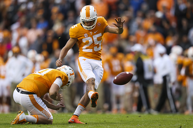 kicker Aaron Medley #25 of the Tennessee Volunteers during the game between the South Carolina Gamecocks and the Tennessee Volunteers at Neyland Stadium in Knoxville, TN. Photo By Craig Bisacre/Tennessee Athletics