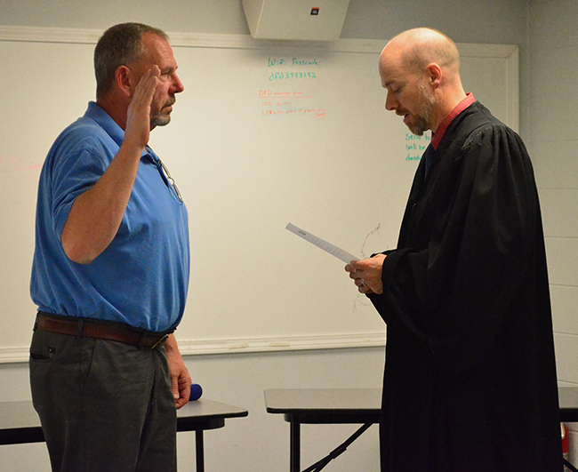 Jeff Depew taking oath of office by the Honorable Will RoachStaff Photo by Angie Stanley