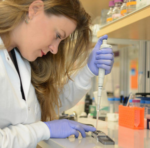 Researcher Sophie Zaaijer uses the MinION, a portable DNA sequencer, to get a quick genetic readout of a sample of cells.New York Genome Center